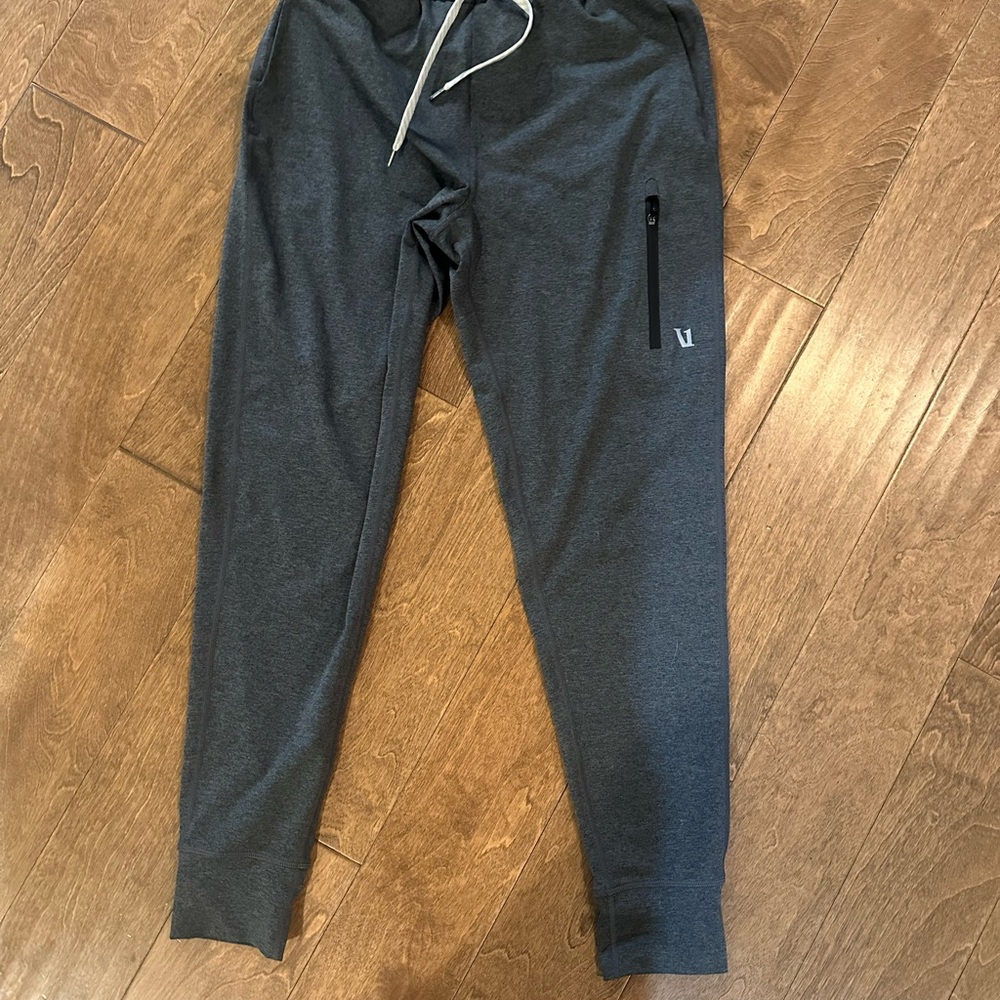 Vuori Grey Charcoal Heather Sunday Performance